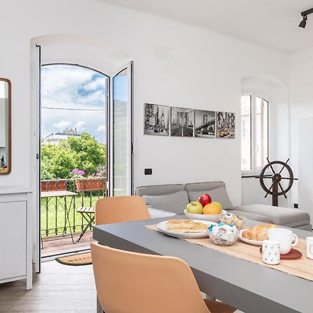 Spacious 3-Bedroom Apartment - 10 Min To City Center & 5 Min To Gaslini Hospital Genova Eksteriør billede