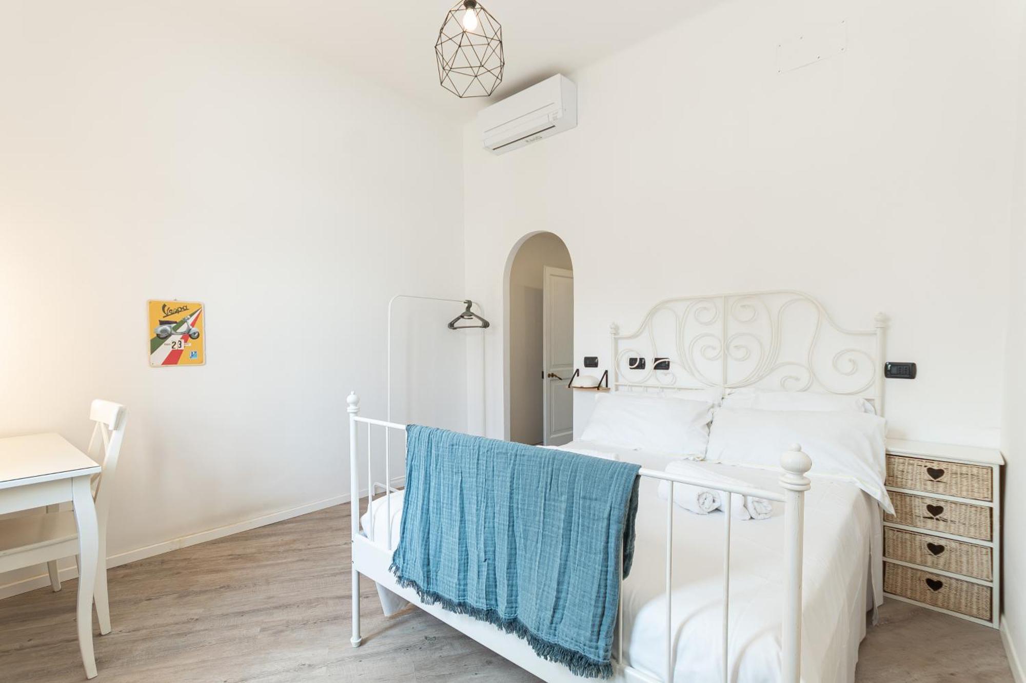 Spacious 3-Bedroom Apartment - 10 Min To City Center & 5 Min To Gaslini Hospital Genova Eksteriør billede