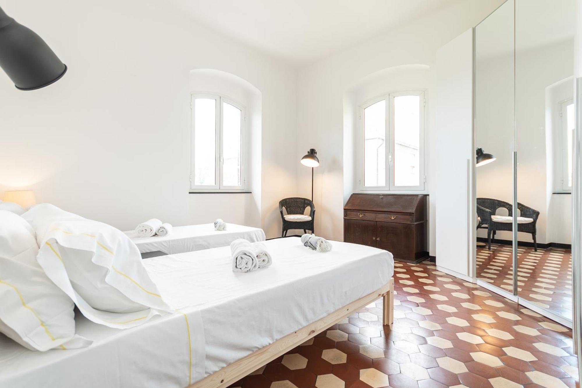 Spacious 3-Bedroom Apartment - 10 Min To City Center & 5 Min To Gaslini Hospital Genova Eksteriør billede