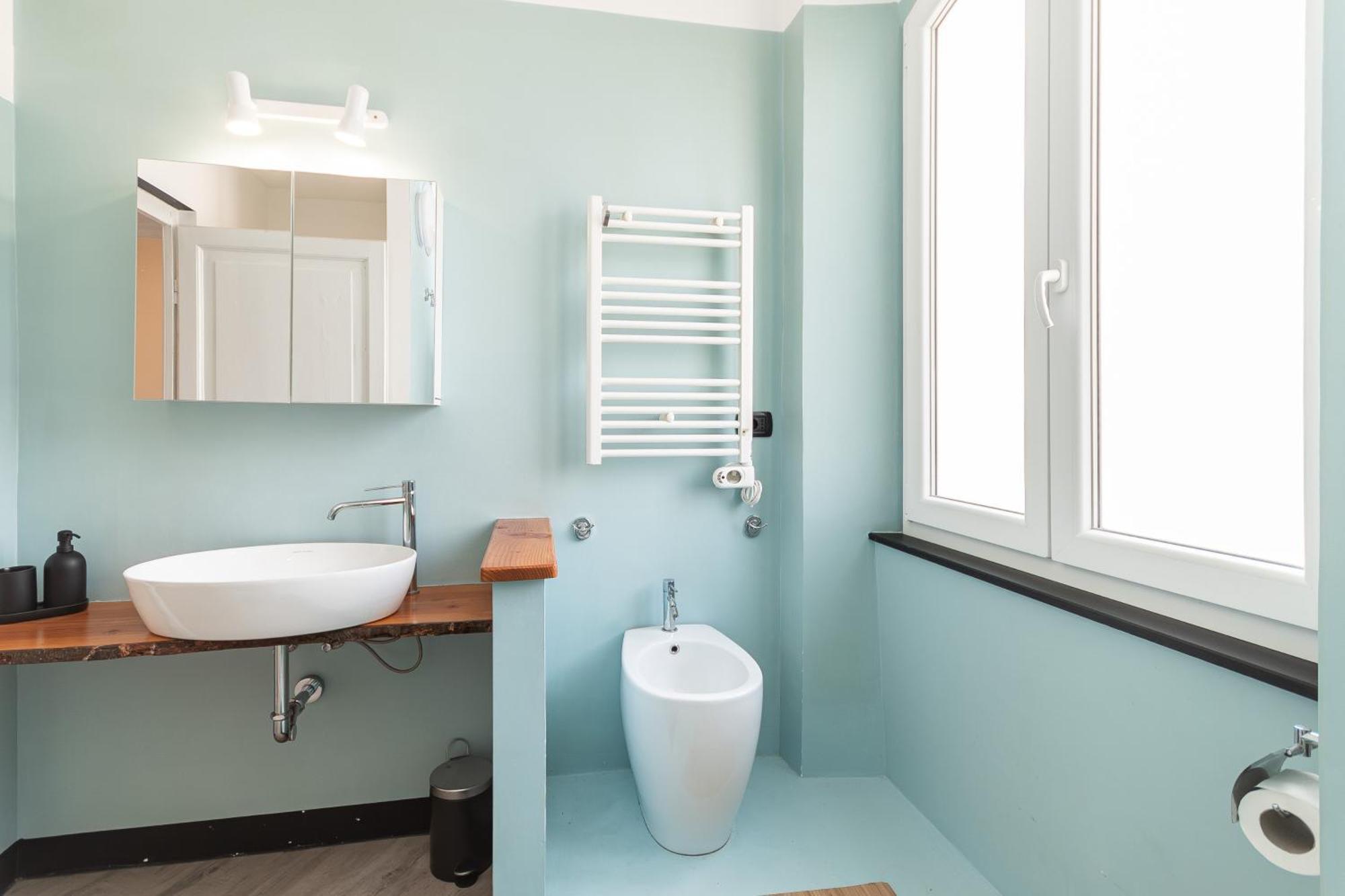Spacious 3-Bedroom Apartment - 10 Min To City Center & 5 Min To Gaslini Hospital Genova Eksteriør billede