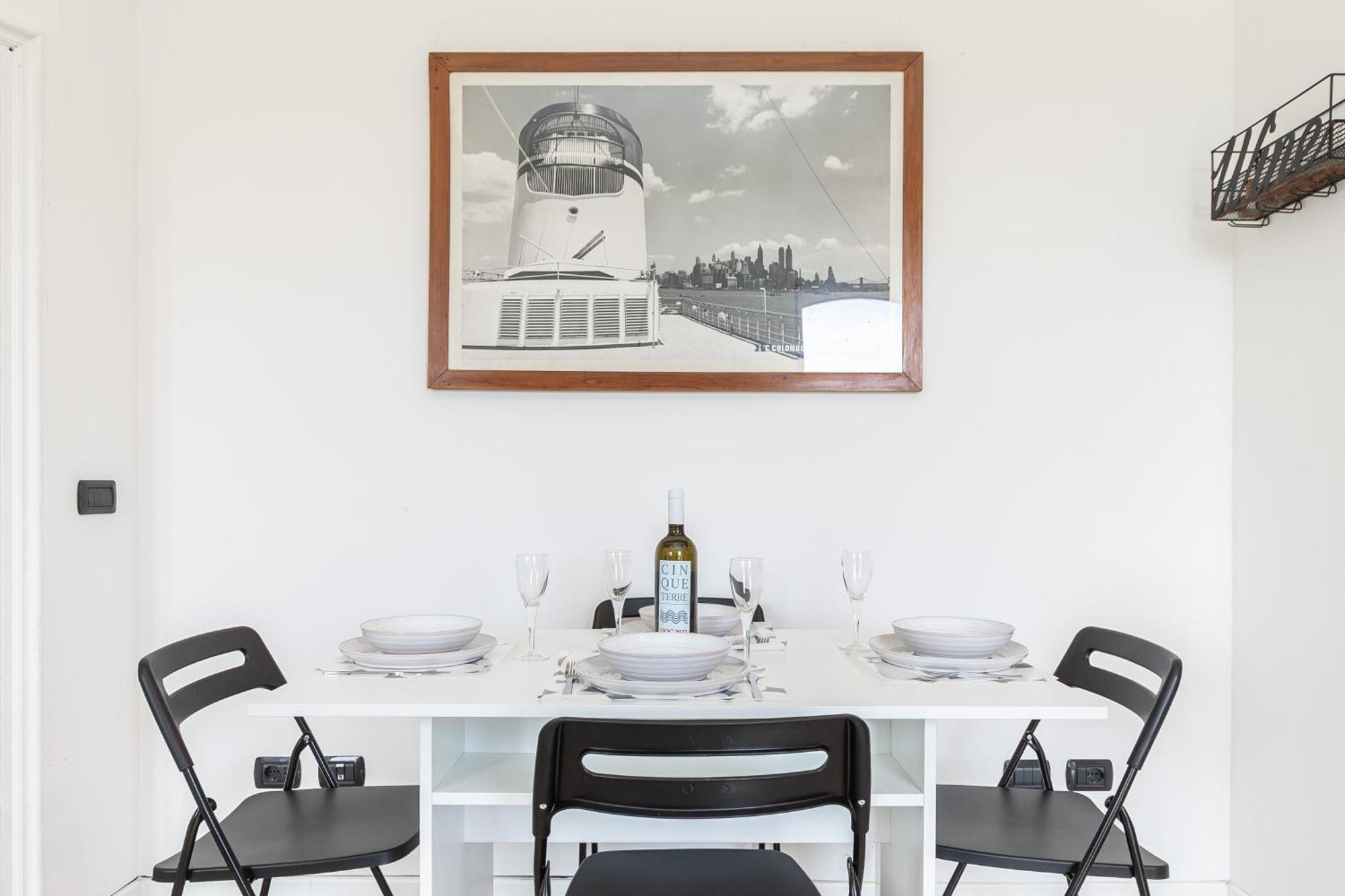 Spacious 3-Bedroom Apartment - 10 Min To City Center & 5 Min To Gaslini Hospital Genova Eksteriør billede